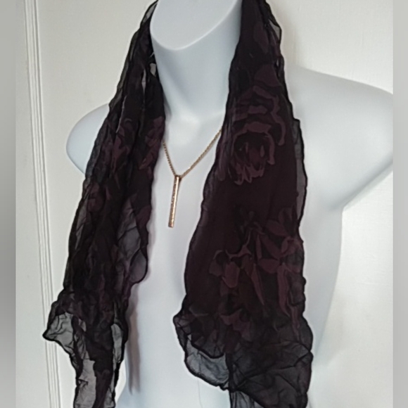 🛍️ BUNDLE ONLY 🛍️ BURGUNDY AND BLACK SHEER SCARF - Picture 5 of 6